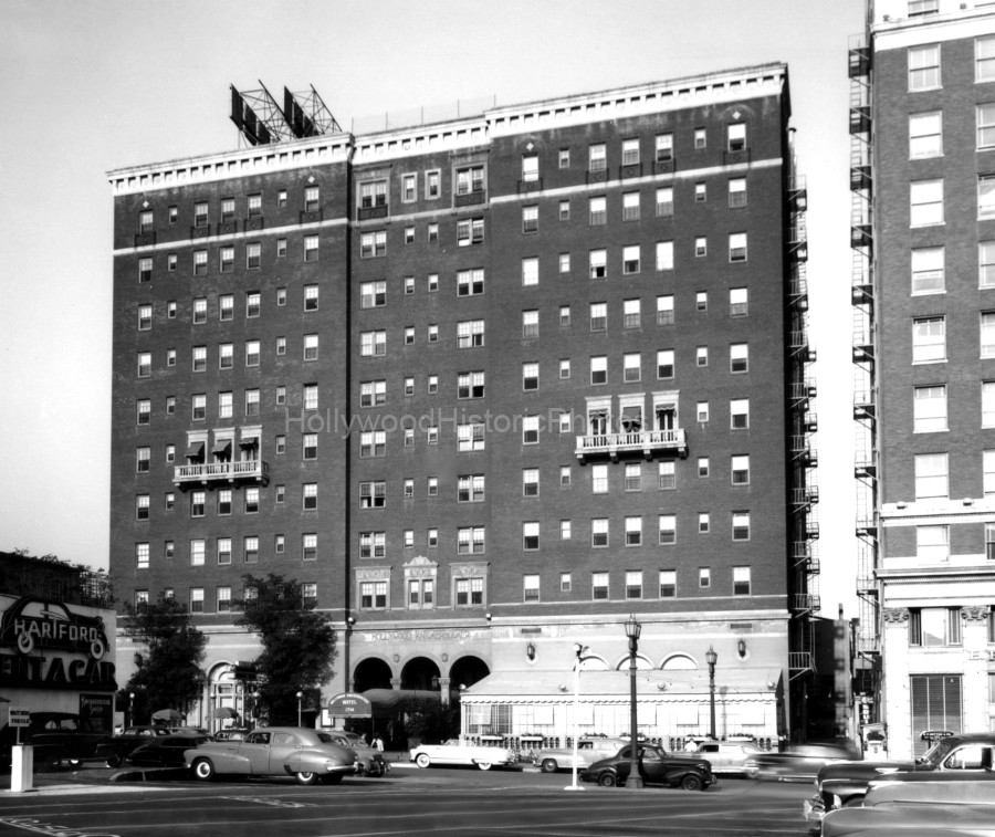 Hollywood Knickerbocker Hotel 1950.jpg